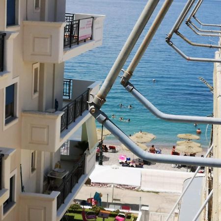 Comfortable Beachfront Apartment Loutráki Exteriör bild