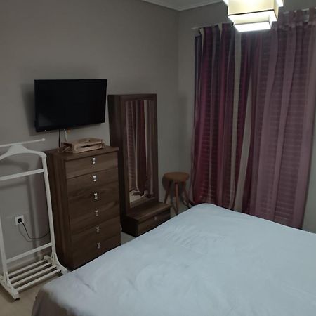 Comfortable Beachfront Apartment Loutráki Exteriör bild