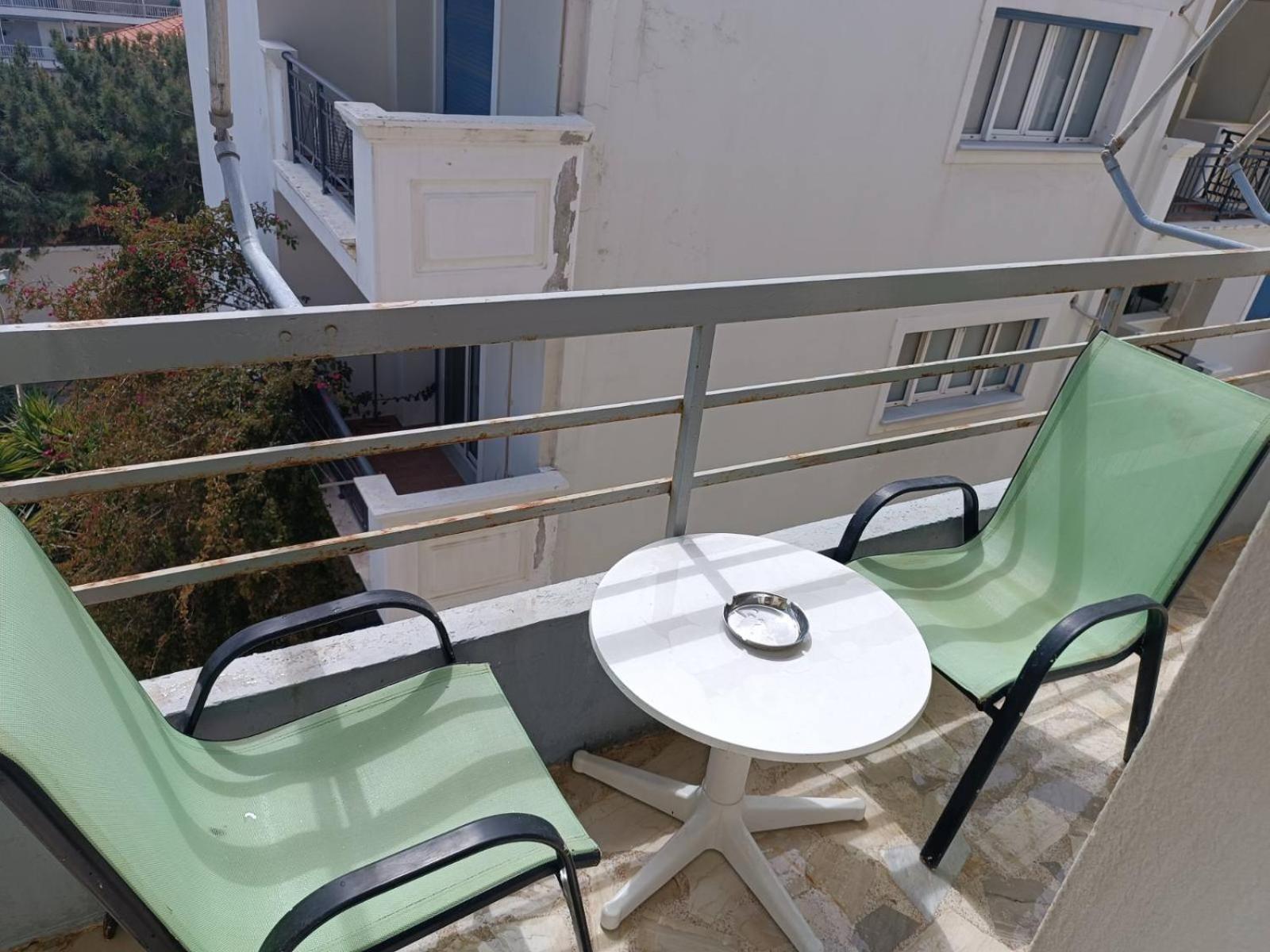 Comfortable Beachfront Apartment Loutráki Exteriör bild